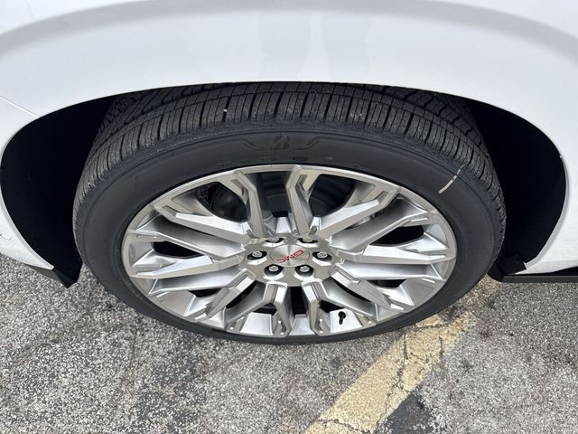 GMC Yukon Vehicle Full-screen Gallery Image 10