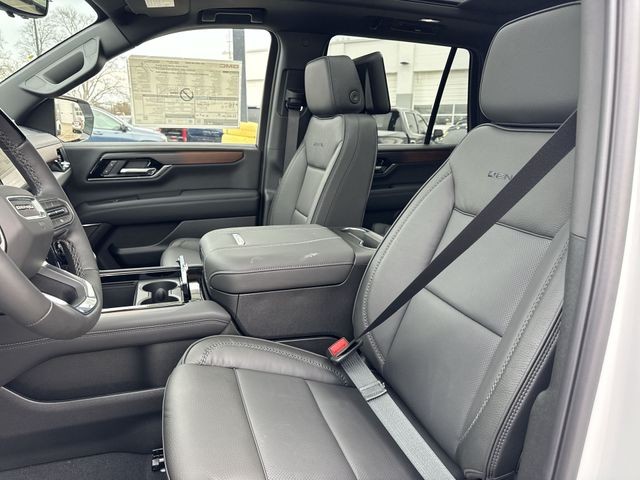 GMC Yukon Vehicle Full-screen Gallery Image 11