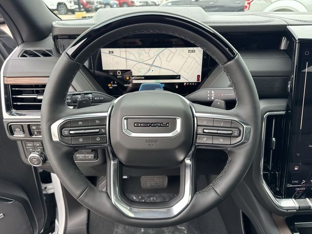 GMC Yukon Vehicle Full-screen Gallery Image 14