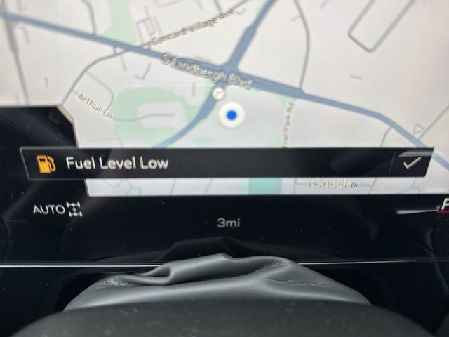 GMC Yukon Vehicle Full-screen Gallery Image 15