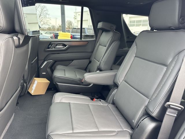 GMC Yukon Vehicle Full-screen Gallery Image 23