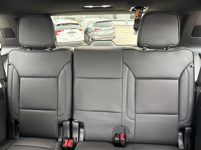 GMC Yukon Vehicle Full-screen Gallery Image 24