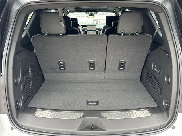 GMC Yukon Vehicle Full-screen Gallery Image 25