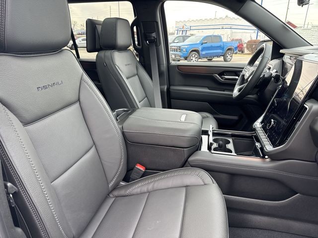 GMC Yukon Vehicle Full-screen Gallery Image 26