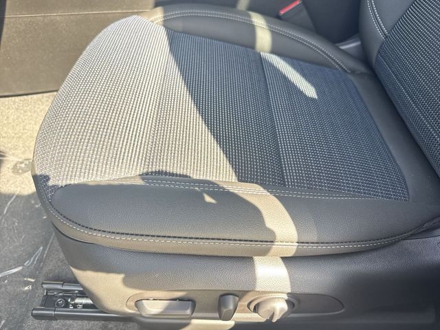 Buick Envista Vehicle Full-screen Gallery Image 12