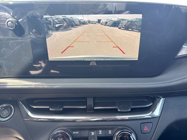 Buick Envista Vehicle Full-screen Gallery Image 17