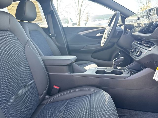 Buick Envista Vehicle Full-screen Gallery Image 23