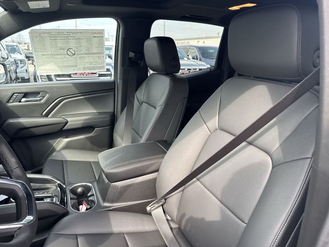 GMC Canyon Vehicle Full-screen Gallery Image 11