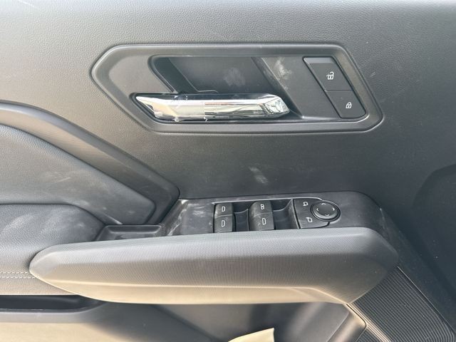 GMC Canyon Vehicle Full-screen Gallery Image 13