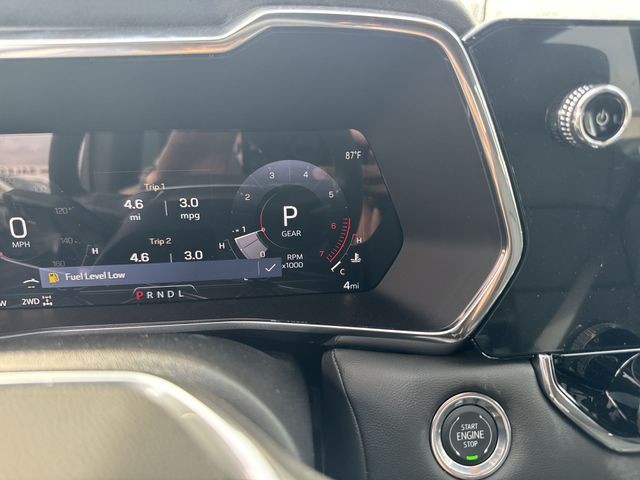 GMC Canyon Vehicle Full-screen Gallery Image 15