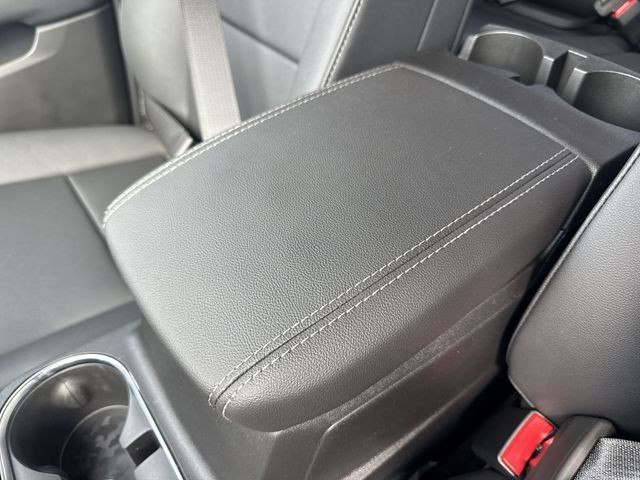 GMC Canyon Vehicle Full-screen Gallery Image 20