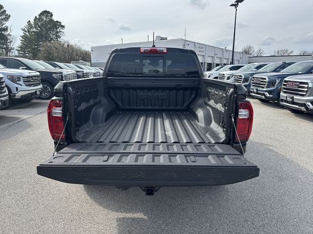 GMC Canyon Vehicle Full-screen Gallery Image 23