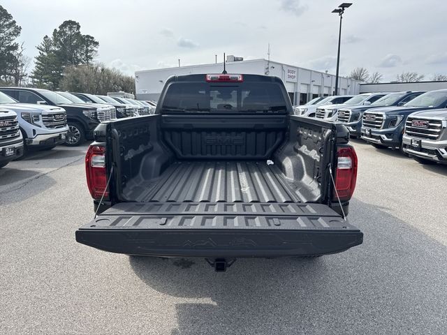 GMC Canyon Vehicle Full-screen Gallery Image 24