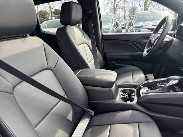 GMC Canyon Vehicle Full-screen Gallery Image 25