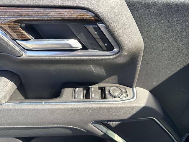 GMC Sierra 1500 Vehicle Full-screen Gallery Image 13