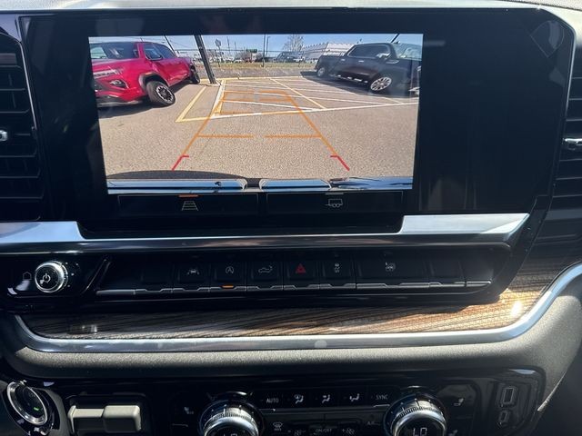 GMC Sierra 1500 Vehicle Full-screen Gallery Image 17