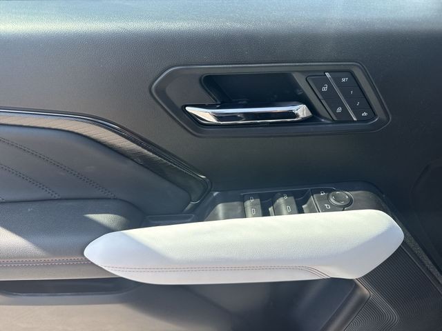 GMC Canyon Vehicle Full-screen Gallery Image 13