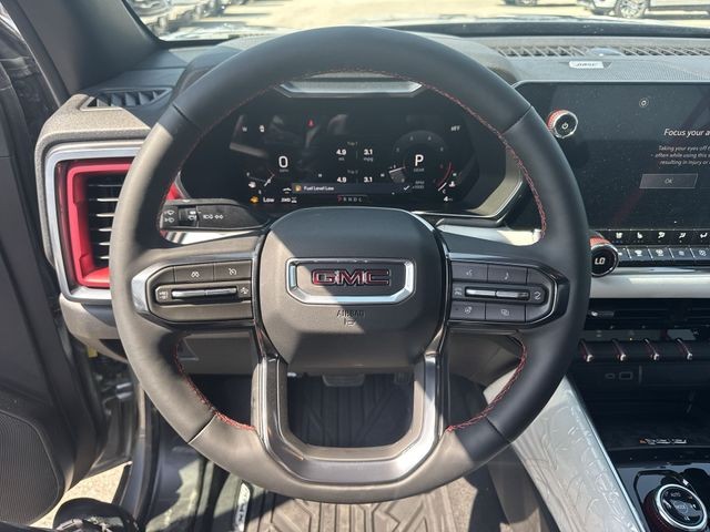 GMC Canyon Vehicle Full-screen Gallery Image 14