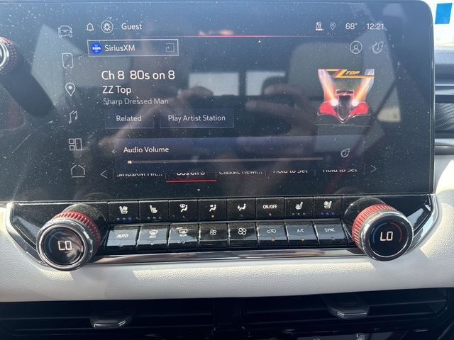 GMC Canyon Vehicle Full-screen Gallery Image 16