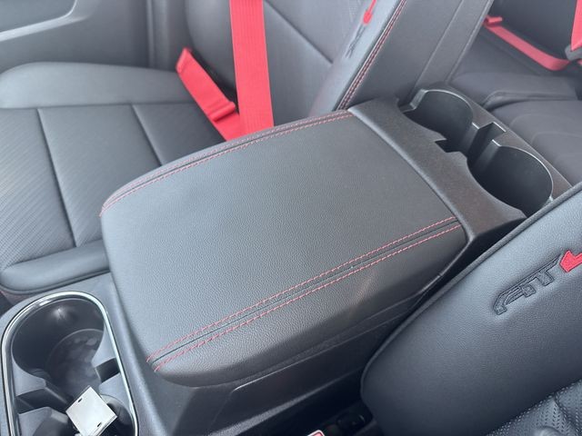 GMC Canyon Vehicle Full-screen Gallery Image 21