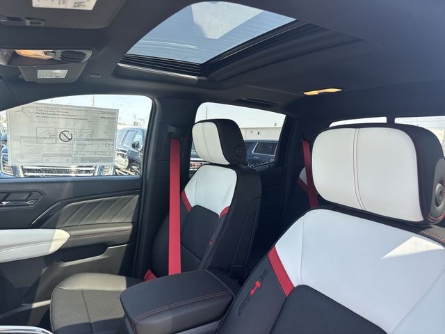 GMC Canyon Vehicle Full-screen Gallery Image 22