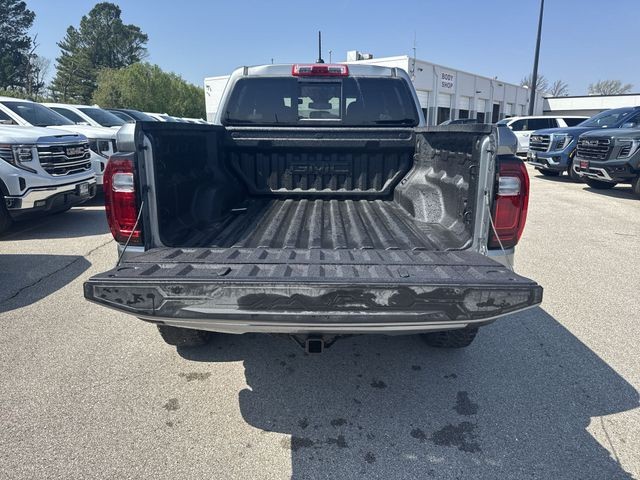 GMC Canyon Vehicle Full-screen Gallery Image 24