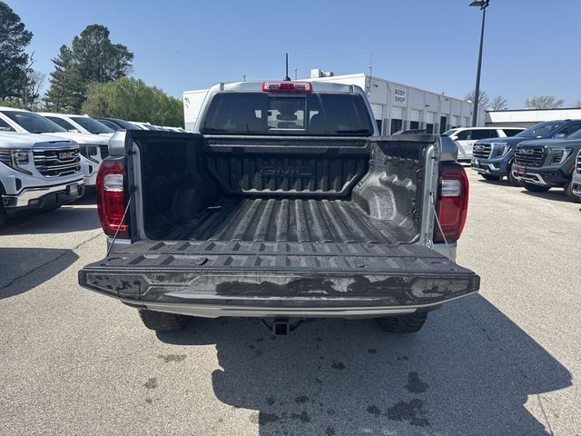 GMC Canyon Vehicle Full-screen Gallery Image 25