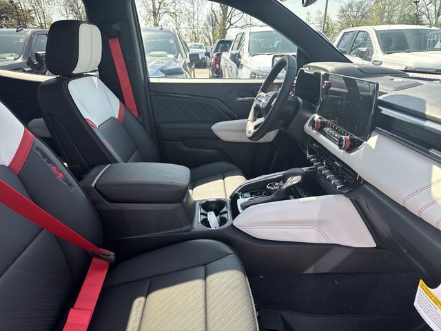 GMC Canyon Vehicle Full-screen Gallery Image 26