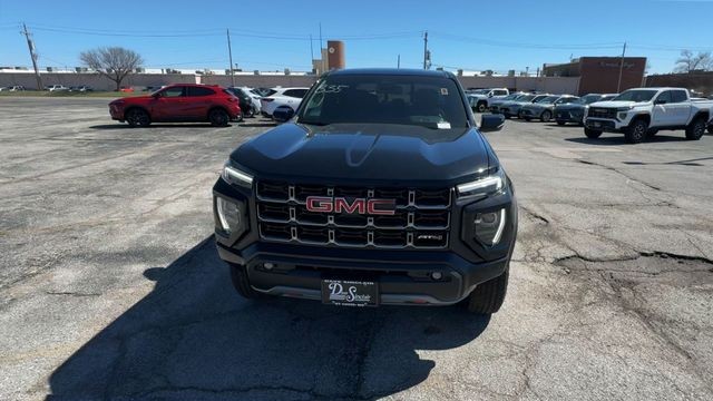 GMC Canyon Vehicle Full-screen Gallery Image 03