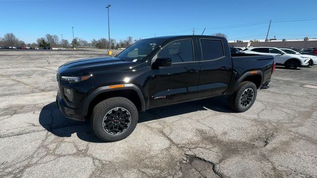 GMC Canyon Vehicle Full-screen Gallery Image 04