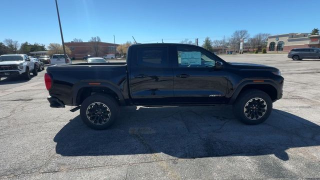 GMC Canyon Vehicle Full-screen Gallery Image 09