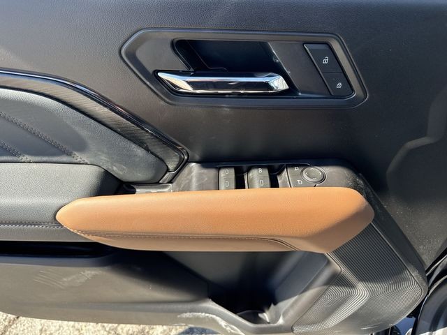 GMC Canyon Vehicle Full-screen Gallery Image 13