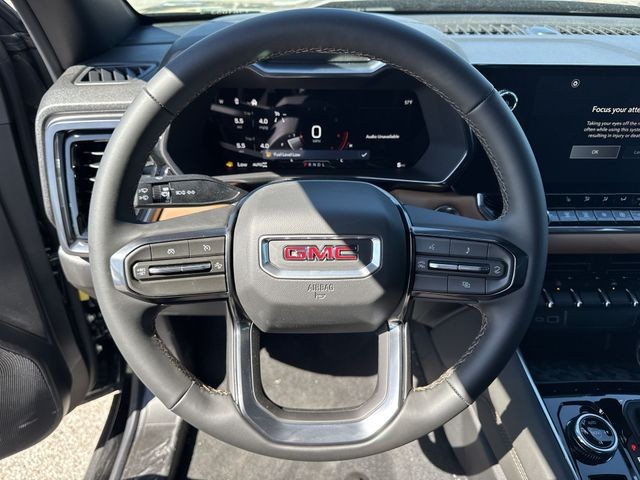 GMC Canyon Vehicle Full-screen Gallery Image 14