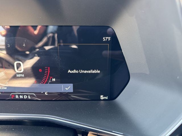 GMC Canyon Vehicle Full-screen Gallery Image 15