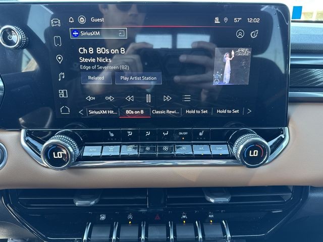 GMC Canyon Vehicle Full-screen Gallery Image 16