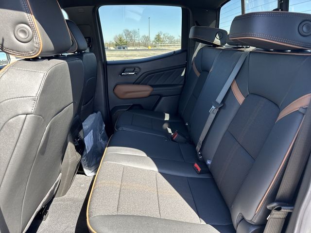 GMC Canyon Vehicle Full-screen Gallery Image 22