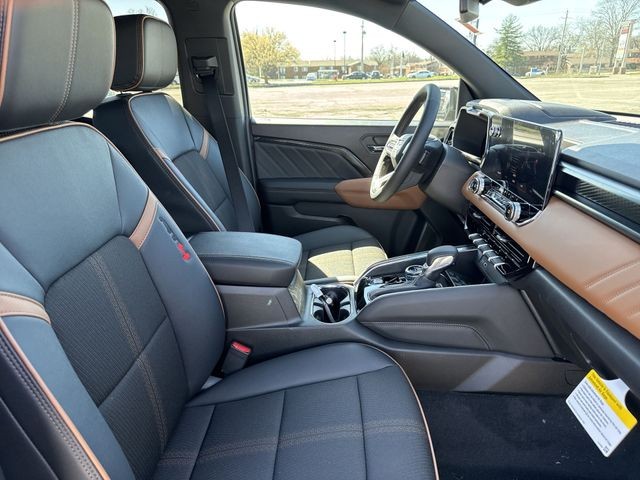 GMC Canyon Vehicle Full-screen Gallery Image 24