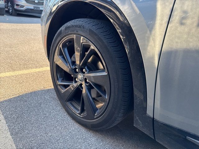 Buick Envision Vehicle Full-screen Gallery Image 11