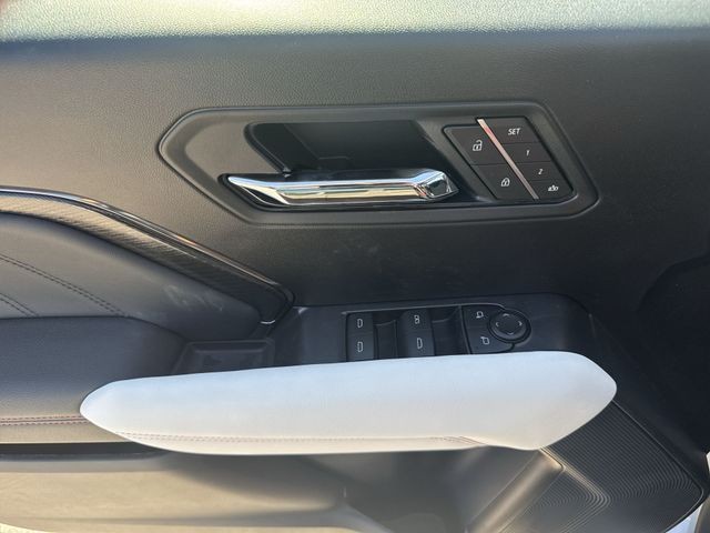 GMC Canyon Vehicle Full-screen Gallery Image 13