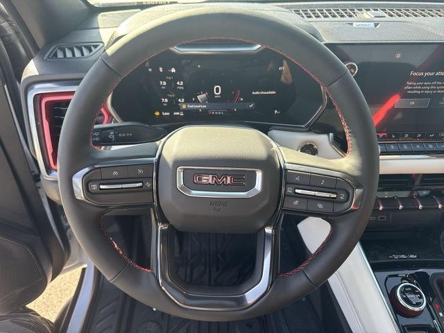 GMC Canyon Vehicle Full-screen Gallery Image 14