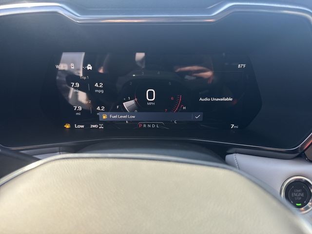 GMC Canyon Vehicle Full-screen Gallery Image 15