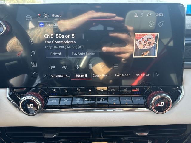 GMC Canyon Vehicle Full-screen Gallery Image 16