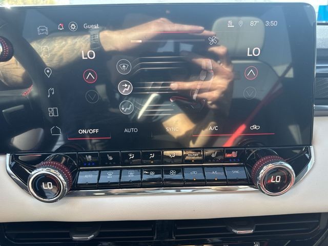 GMC Canyon Vehicle Full-screen Gallery Image 19