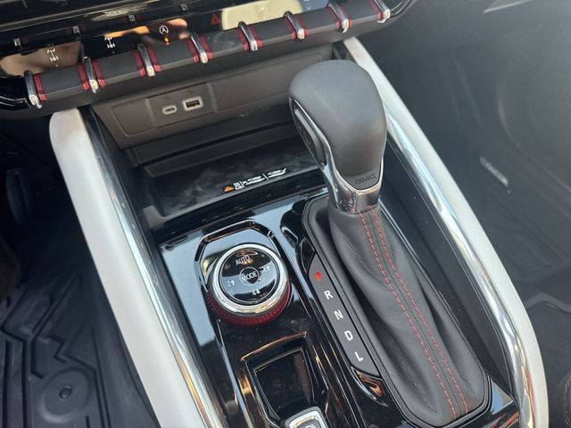 GMC Canyon Vehicle Full-screen Gallery Image 20