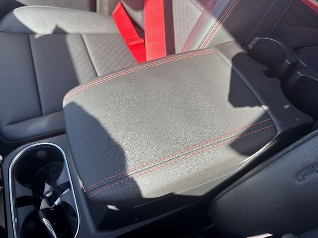 GMC Canyon Vehicle Full-screen Gallery Image 21