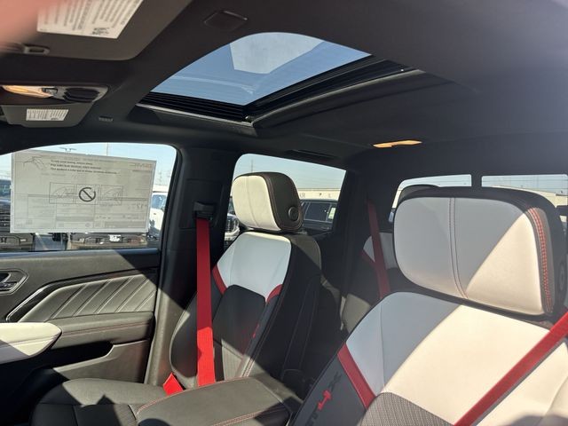 GMC Canyon Vehicle Full-screen Gallery Image 22