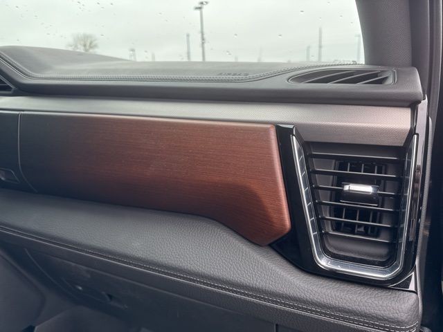 GMC Sierra 1500 Vehicle Full-screen Gallery Image 17