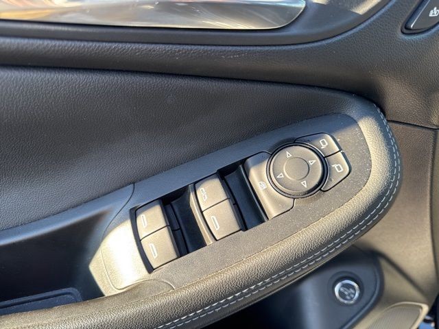 Buick Encore GX Vehicle Full-screen Gallery Image 07