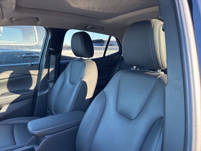 Buick Encore GX Vehicle Full-screen Gallery Image 11