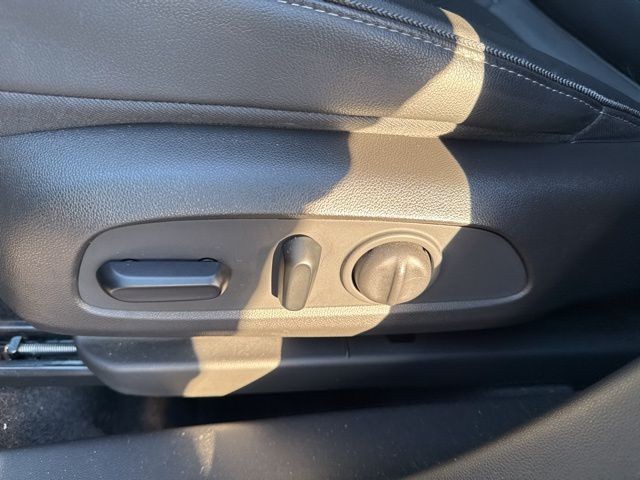 Buick Encore GX Vehicle Full-screen Gallery Image 12